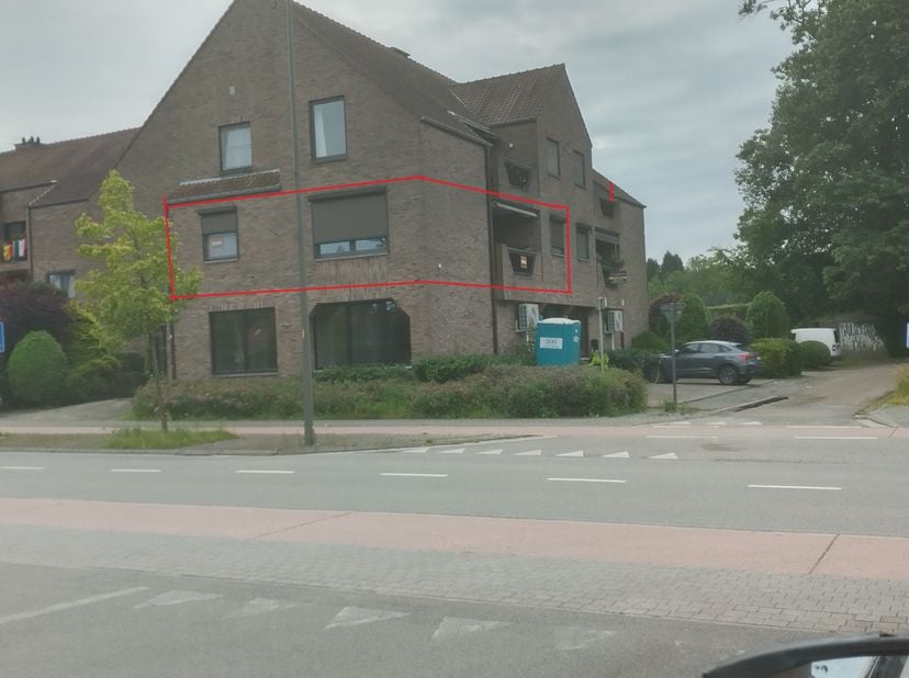 &lt;br /&gt;
    L&#039;immeuble fait partie de la Résidence Elite, les 3 blocs d&#039;appartements sont situés dans un quartier verdoyant à proximité d&#039;un supermarch